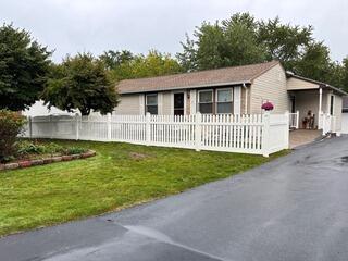 Fantastic Front Yard Vinyl Picket Fence in Bloomfield, CT