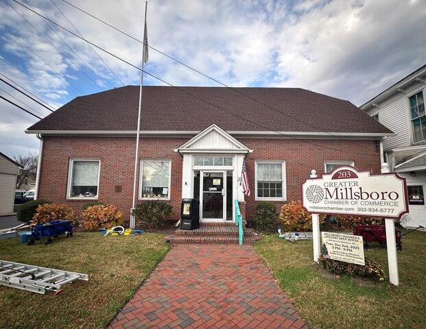 Installing Take Down Lights in Millsboro, DE - Before Photo