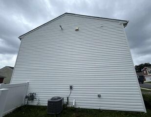 Transforming Vinyl Siding Through Soft Washing in Camden Wyoming, DE