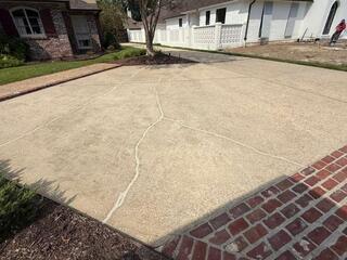 Sealing Cracks on a Baton Rouge, LA Driveway!