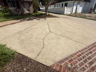 Sealing Cracks on a Baton Rouge, LA Driveway!