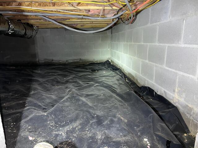 Inefficient vapor barrier with no sealing. 