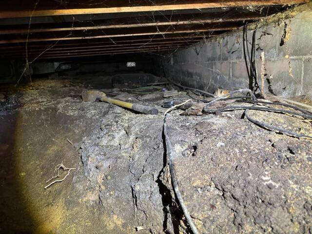 5 Warning Signs Your Home Has a Crawl Space Moisture Problem (And How to Fi...
