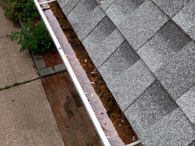 Seamless Gutters vs. Traditional Gutters