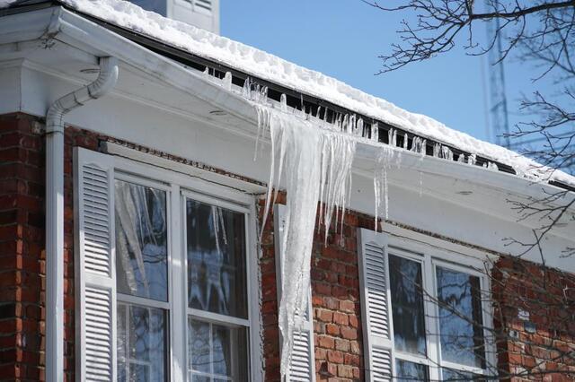 Ice Dams & Roof Damage: What Homeowners in Stamford, Greenwich & New Rochelle Need to Know - Image 2