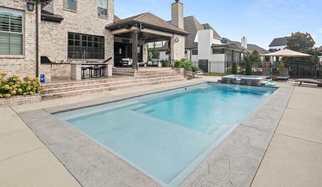 Where Luxury Meets Fiberglass Pools - Image 3