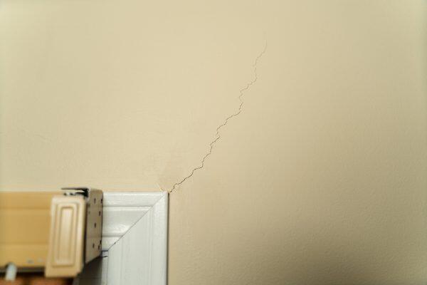 Are My Foundation Wall Cracks Dangerous or Normal? A Northern Virginia Homeowner\'s Guide - Image 4