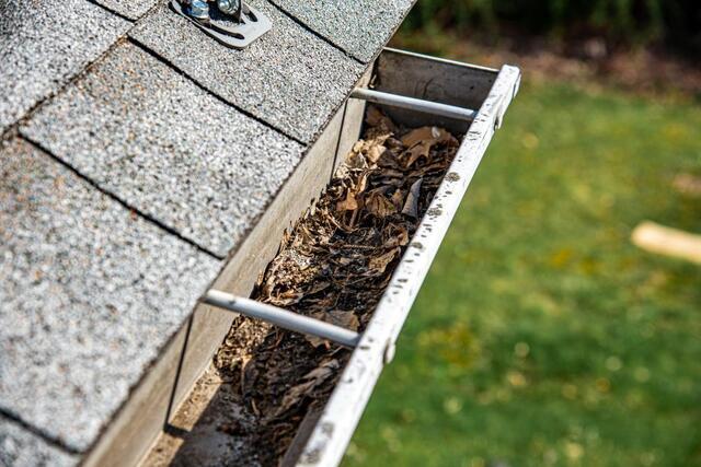 How Gutter Shutter Helps Homeowners Spend Less Time on Ladder Work