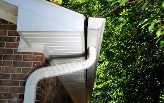How Summer Heat Affects Your Gutters: What Homeowners Need to Know - Image 1