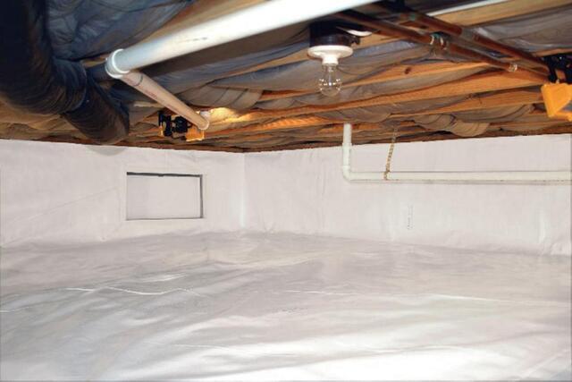 Clean encapsulated crawl space