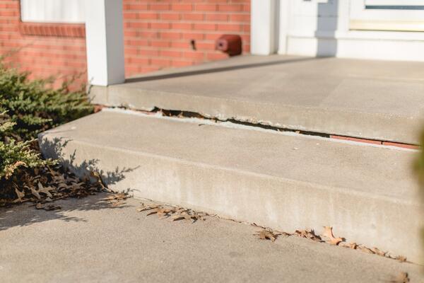 The Best Way to Fix Concrete Steps That Have Pulled Away