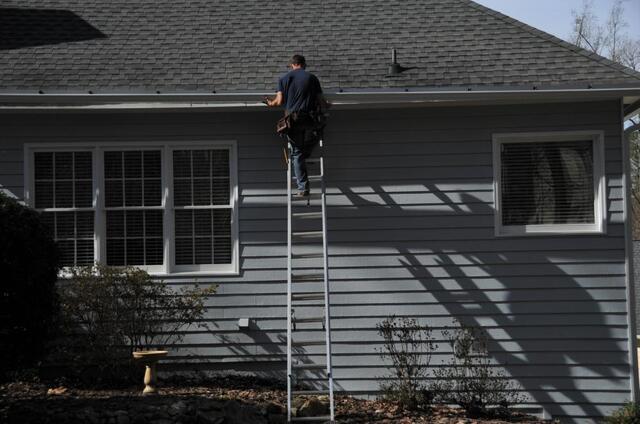 10 Reasons to Hire a Gutter Professional Instead of Going DIY - Image 2