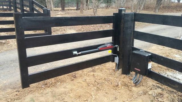 Lift Master Automatic gate system installed by M.C. Fence in Upperville, VA.