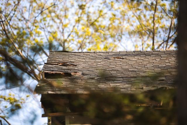 The old roof was deteriorating, so the homeowner contacted Klaus Roofing Systems by Quality 1st to have it repaired.