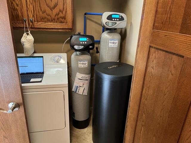 EVR-1044U softener(left), EVFE-1054 iron filter(right), softener brine tank (front)