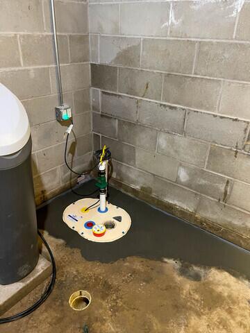 Reliable and powerful, the SuperSump Plus sump pump system will efficiently remove water from this Oneida basement, ensuring a dry and healthy space.
