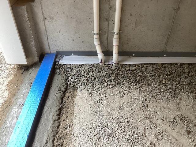 The Spee-D Channel was installed on the inside of the garage doors to collect surface water. It is connected to the WaterGuard drainage system. The water they collect is directed into the sump pump.