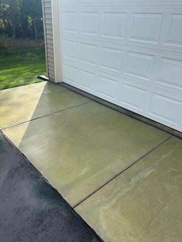 Our Foreman, Ryan T., arrived at the home to apply SealantPro along the slabs.