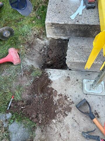 Repairing the loose  and broken concrete step