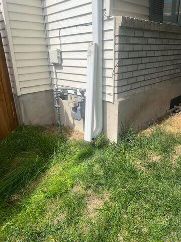 zip hinge moves it out of the way