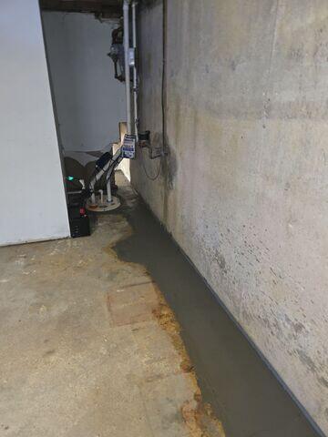 With three integrated pumps, including a battery backup, TripleSafe ensures continuous operation during heavy rainfall or power outages, keeping the basement dry and safeguarding the home from water damage.