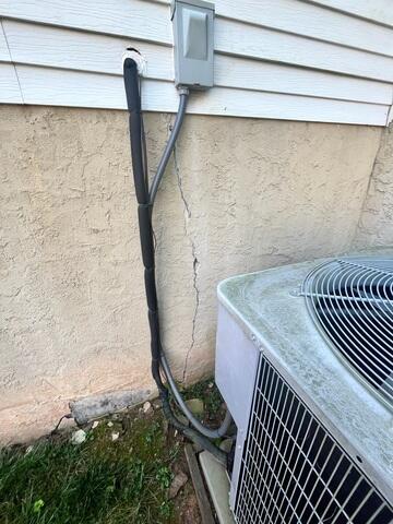 This home had an exterior crack, signaling that the home had foundation settlement.