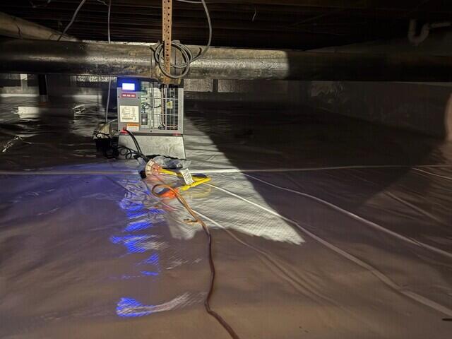 The SaniDry Sedona dehumidifier keeps the moisture in the air of the crawl space under control.