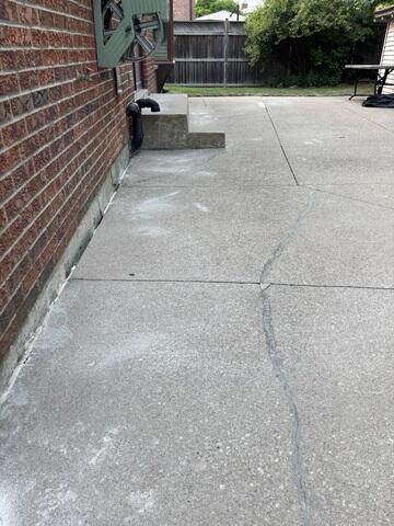 The initial image clearly shows the deterioration of the old sealant, which had failed to protect the joint. Our process included meticulously removing the existing, compromised material and thoroughly cleaning the area before applying our premium sealant.