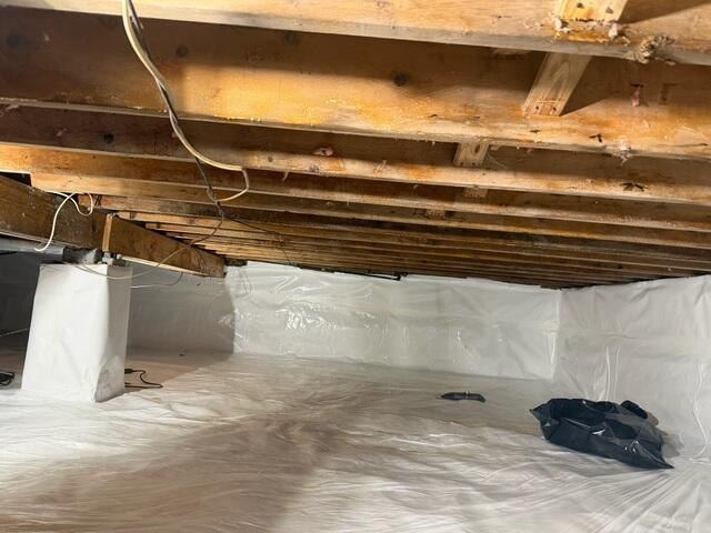 Next, the crew added our CleanSpace Vapor Barrier to fully seal the crawl space from ground moisture and outside humidity, this durable barrier helps prevent mold growth, protects insulation, and improves overall air quality throughout the home.