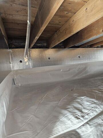 SilverGlo Insulation Panels were added to shield crawl space surfaces from dampness while improving energy efficiency. These panels help prevent wood rot, mold growth, and humidity-related issues, creating a more stable and healthy environment.