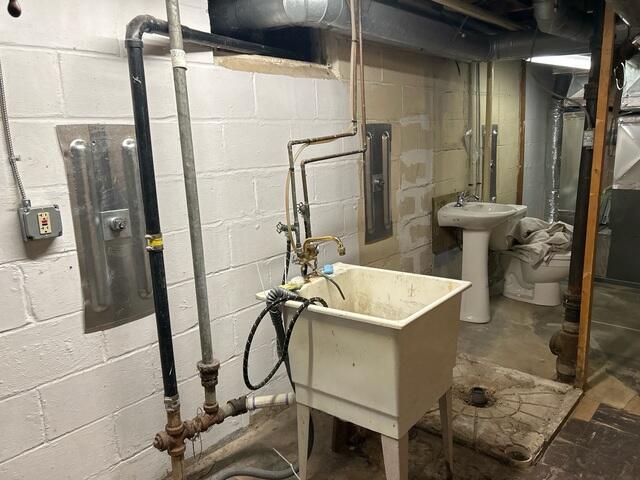 Our Foreman, Kiko, and his crew successfully secured all the GeoLocks on the damaged walls.