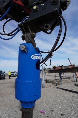 Eskridge D600 Series hydraulic digger drive delivering up to 54,000 ft-lbs of torque. Continuous torque monitoring ensured each pier met engineered load requirements for this 280,000-pound structure.