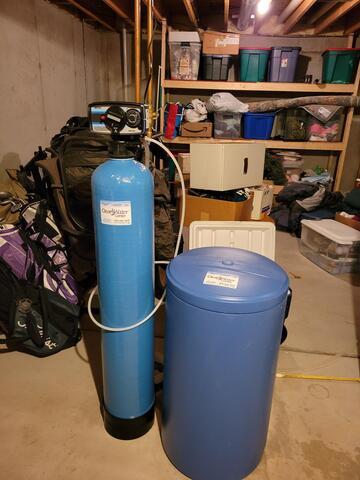 Water softener and brine tank