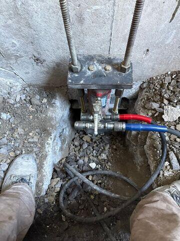 Installation des pieux vissés en cours