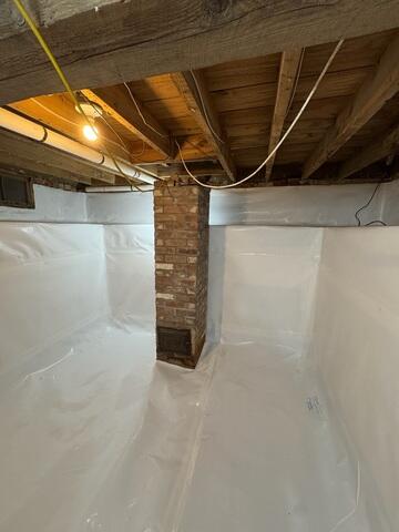The crawl space now has the clean space wall and floor systems installed. Providing an excellent vapor barrier to the area.