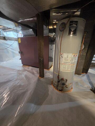 CleanSpace Wall System to help isolate the crawl space from moisture entering through the foundation walls.
CleanSpace Floor System to create a durable vapor barrier across the crawl space floor.