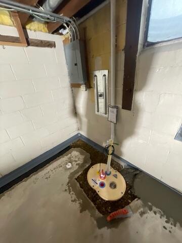 Mid-Install 3: Sump is built and placed, waiting for a fresh coat of concrete.