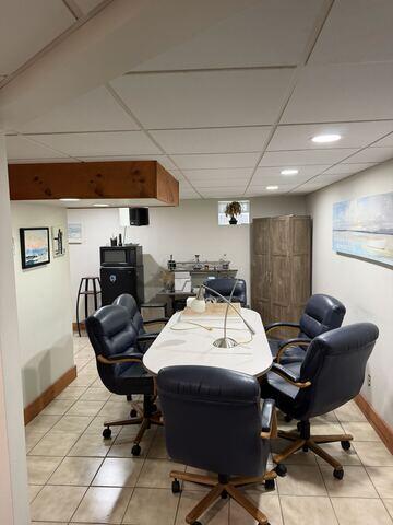 Seamless ceiling coverage throughout the basement.