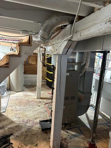 One of the piers where cracks can be seen because it is unable to properly support the floor