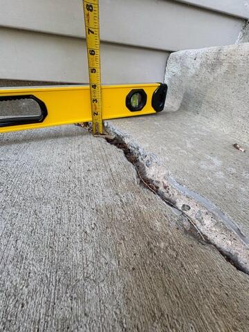 A close up on how much the slab had sunken