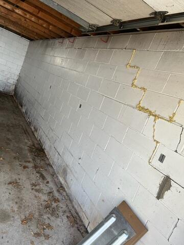 The buckling foundation before the GeoLocks are installed