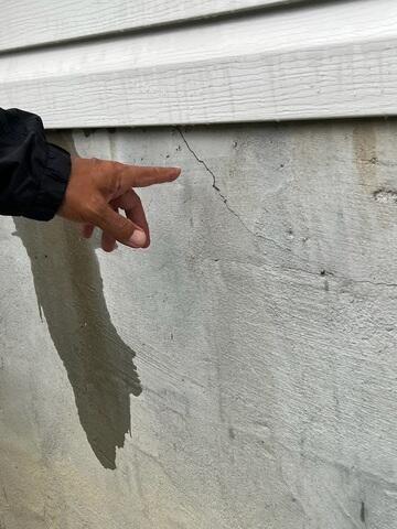 Exterior wall cracks due to a shifting foundation.