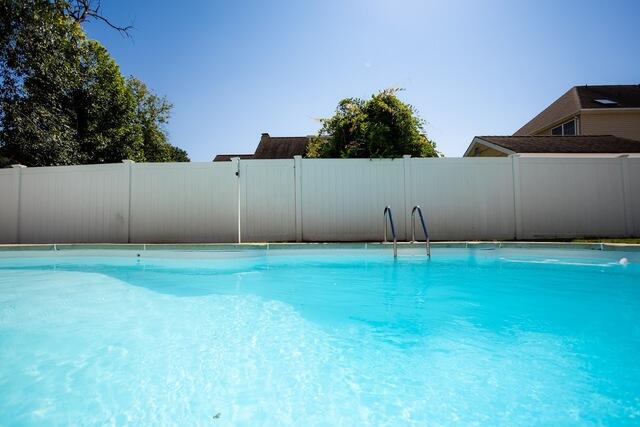 By addressing the concrete beneath the affected areas, the team helped improve the position of the pool deck and reduce the gaps around the pool.