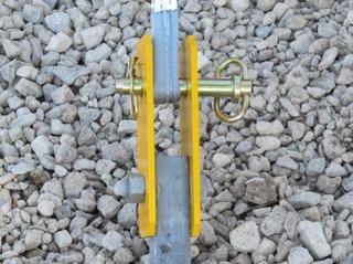 Connection detail for ratchet strap to helical anchor