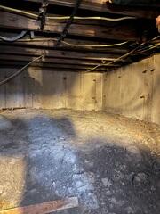 The crawl space before being encapsulated