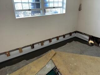 Step 5: We then concealed the system with a fresh layer of concrete.