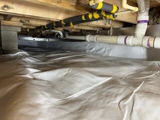 CleanSpace was used to encapsulate the crawl space keeping seeping water and odors from passing through. SilverGlo was installed on the walls to keep the crawl space insulated.
