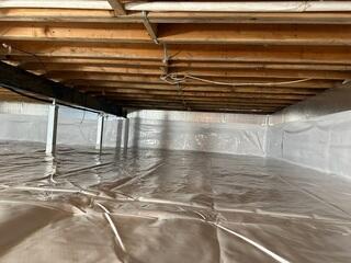 CleanSpace and SilverGlo complete the encapsulation, sealing the crawl space from moisture. Installed SmartJacks stabilize the structure and help prevent future floor sagging.