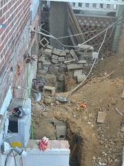 During excavation we found old remedy's of the foundation repair that did not hold up in time.