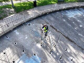 Installing injection tubes